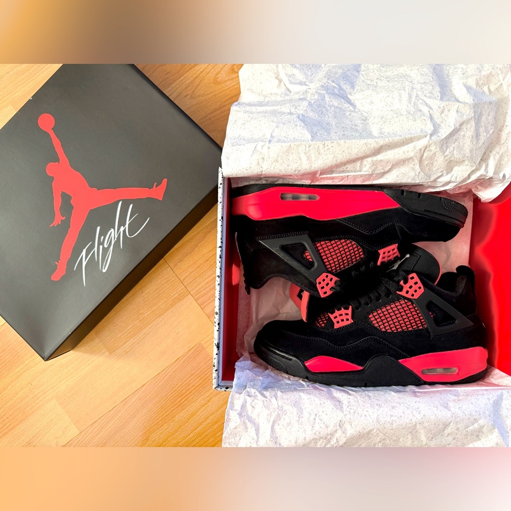 Air Jordan 4 Retro “Red Thunder”